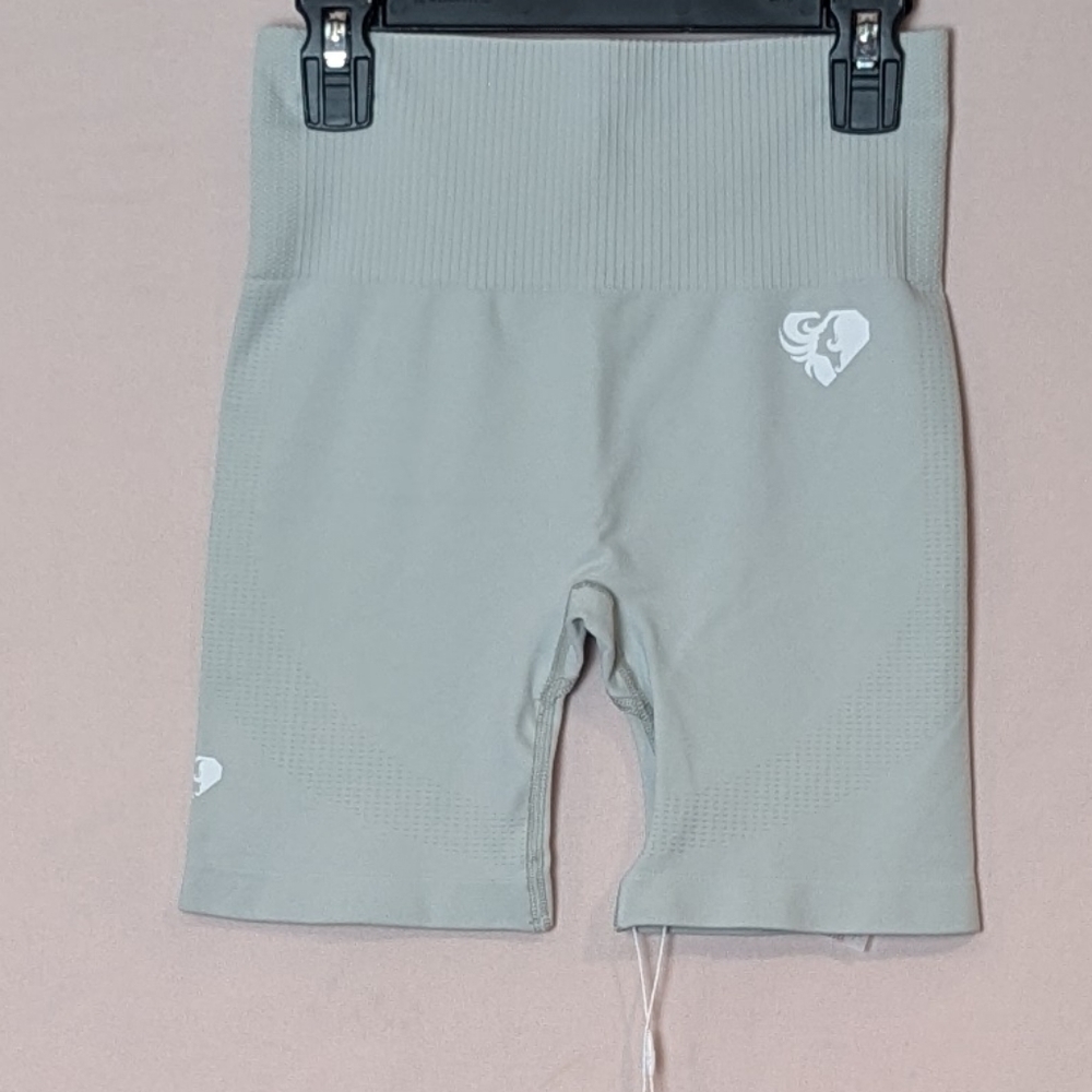 Women's Best Power Seamless Cycling Shorts in Washed Light Gray size Small